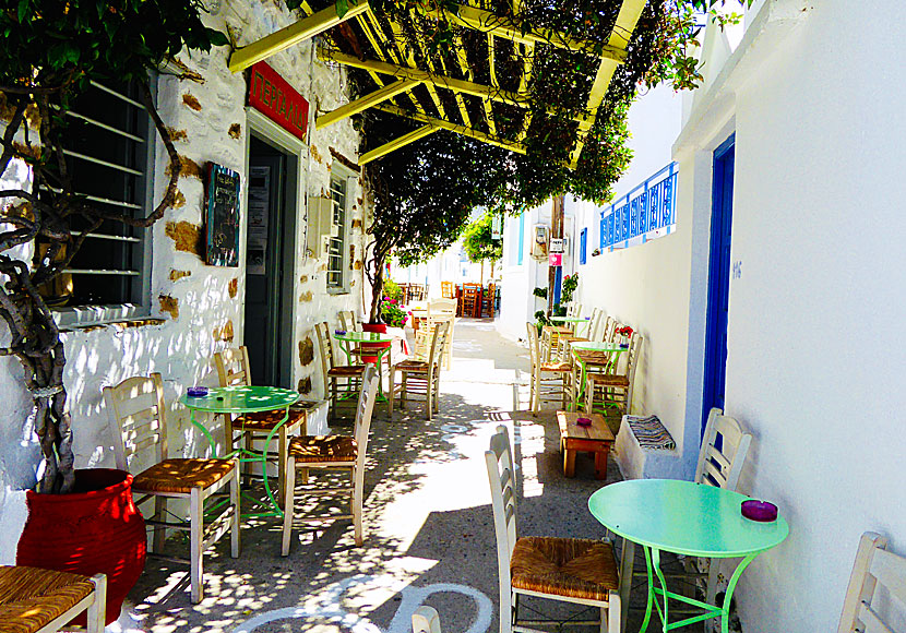 Kaféer, restauranger och tavernor i byn Langada på Amorgos.